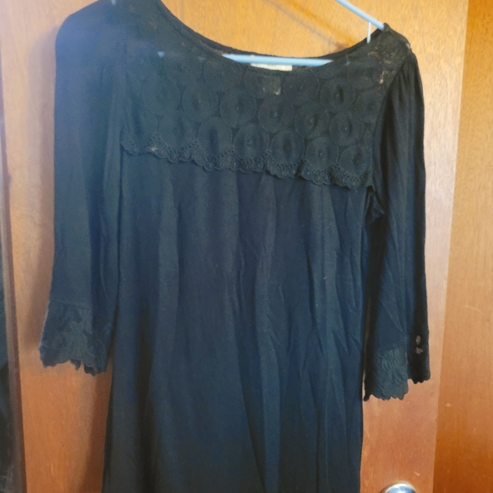 Black three-quarter sleeve top